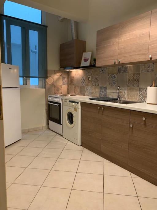 Central Artistic 2-Bedroom Apartment 79Sqm تريبوليس المظهر الخارجي الصورة