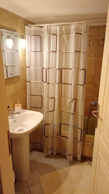 Central Artistic 2-Bedroom Apartment 79Sqm تريبوليس المظهر الخارجي الصورة